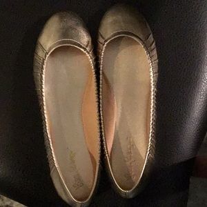Lily Pulitzer gold ballerina flats. Size 10   Never worn